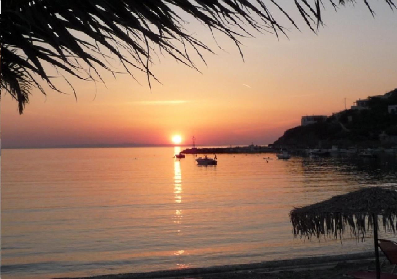 Kini Aphrodite Hotel Syros מראה חיצוני תמונה